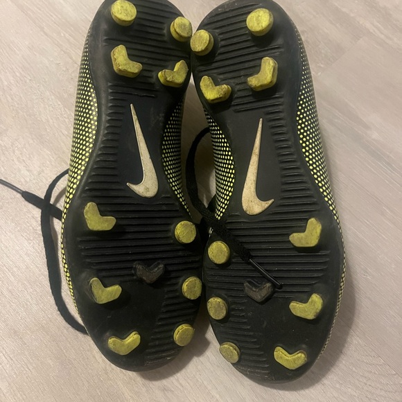 Nike 1Y soccer cleats - Picture 2 of 3